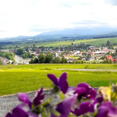 Na Wielkiej Gorze Z Widokiem Na Tatry, Blisko Szlaku Na Turbacz