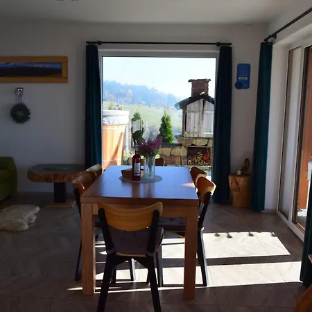 Na Wielkiej Gorze Z Widokiem Na Tatry, Blisko Szlaku Na Turbacz