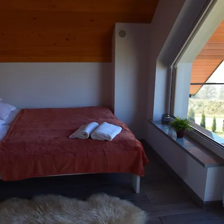 Na Wielkiej Gorze Z Widokiem Na Tatry, Blisko Szlaku Na Turbacz