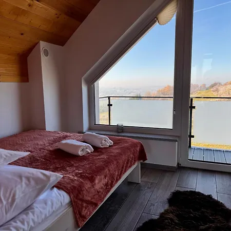 Na Wielkiej Gorze Z Widokiem Na Tatry, Blisko Szlaku Na Turbacz